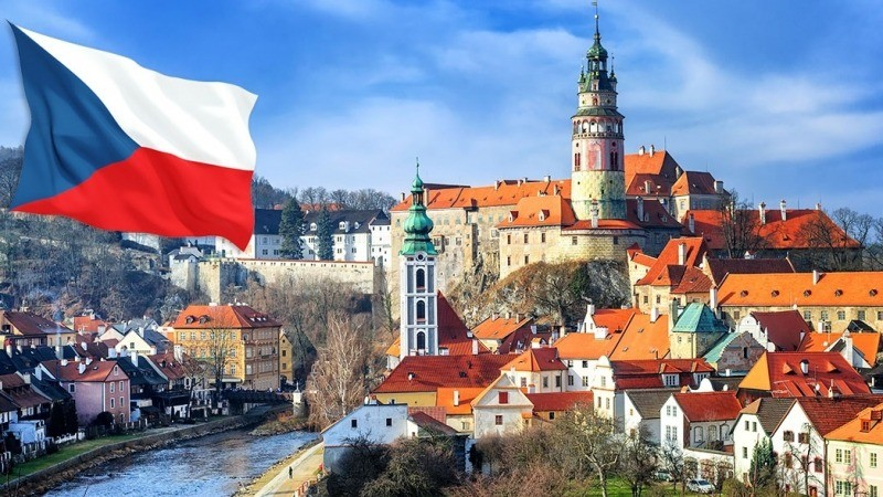 Середня зарплата в Чехії