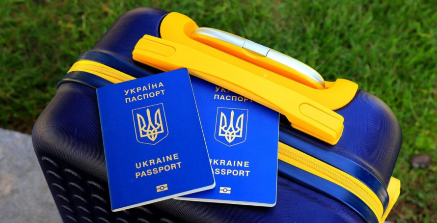 Чи можна виїхати за кордон якщо є виконавче провадження